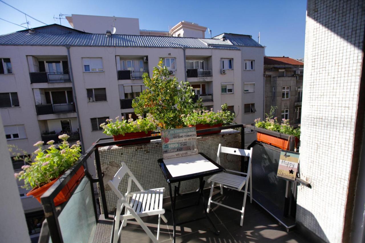 Brick Apartment On Macedonia Pedestrian Street Skopje Exterior photo