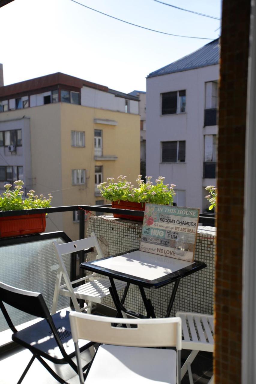 Brick Apartment On Macedonia Pedestrian Street Skopje Exterior photo