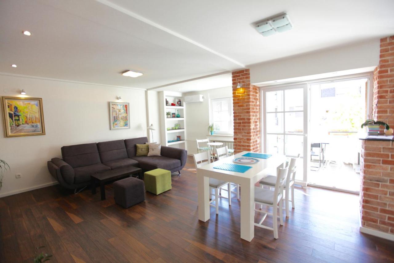 Brick Apartment On Macedonia Pedestrian Street Skopje Exterior photo