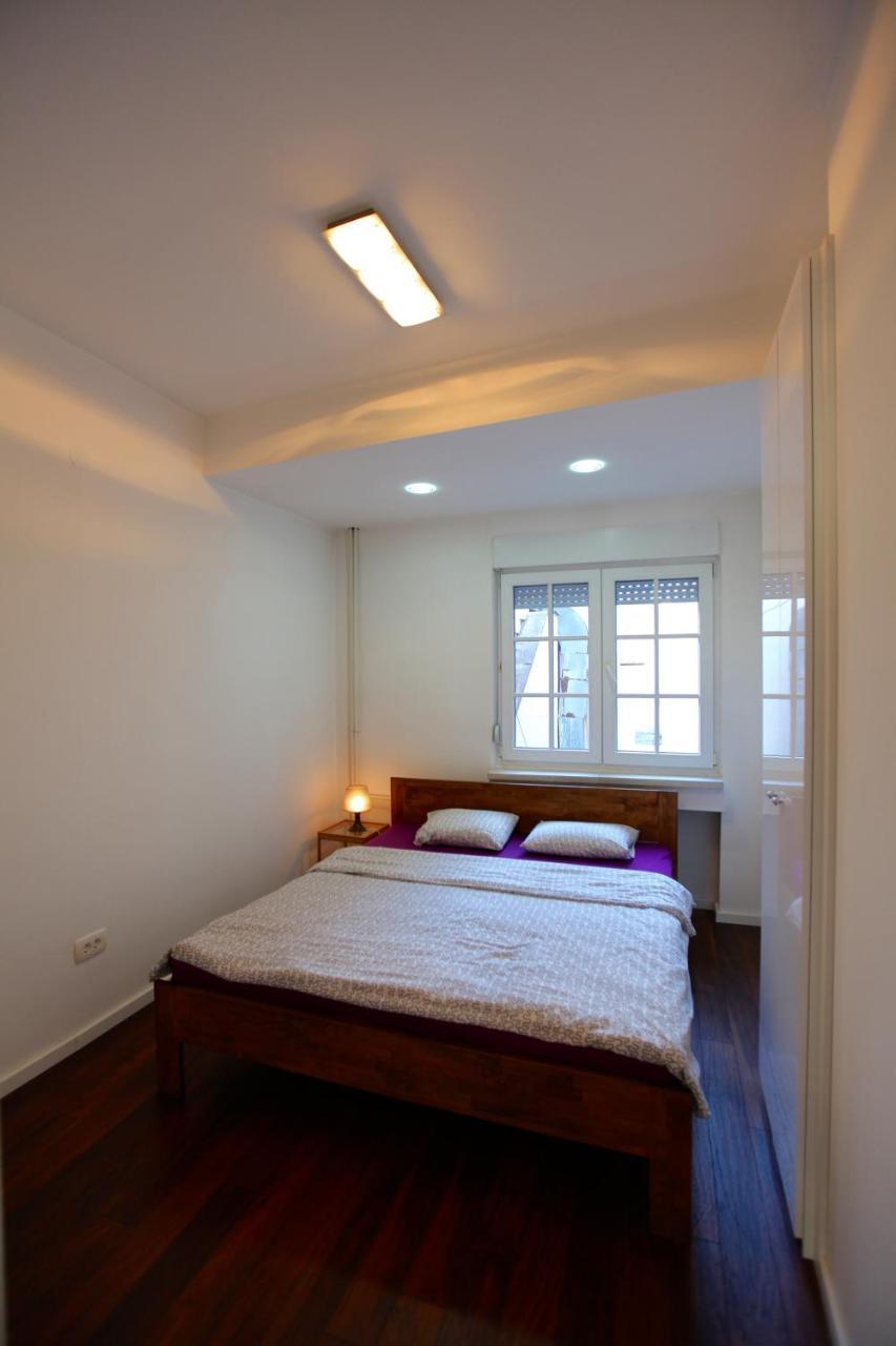 Brick Apartment On Macedonia Pedestrian Street Skopje Exterior photo