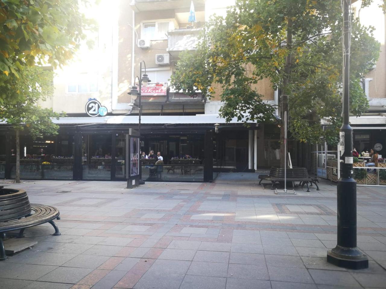 Brick Apartment On Macedonia Pedestrian Street Skopje Exterior photo